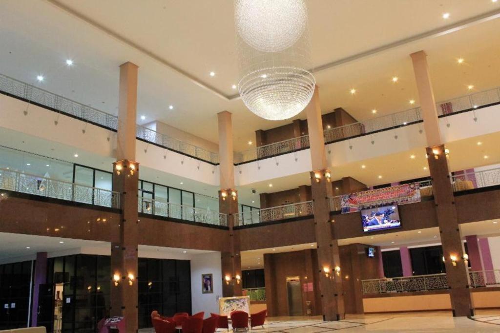 Kyriad Sadurengas Hotel Tanah Grogot Extérieur photo